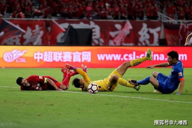 尤文双中锋组合提升进攻效率，但变阵受限于两大因素